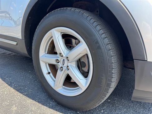 Used 2019 Ford Explorer XLT FWD image 9