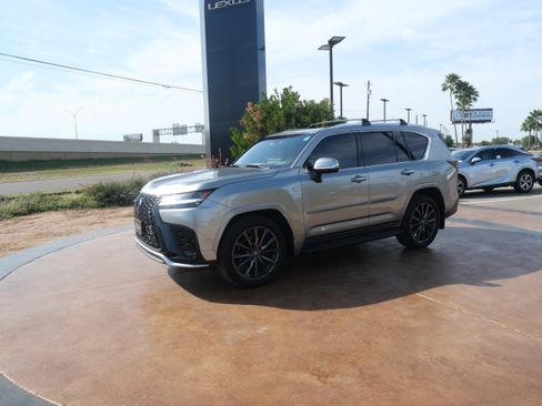 Used 2023 Lexus LX 600 F Sport image 5