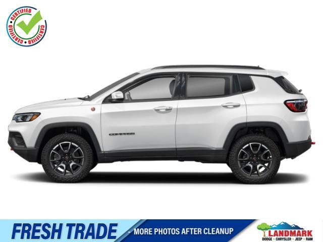 Used 2025 Jeep Compass Trailhawk w/ Trailhawk Convenience Group AWD/4WD image 1