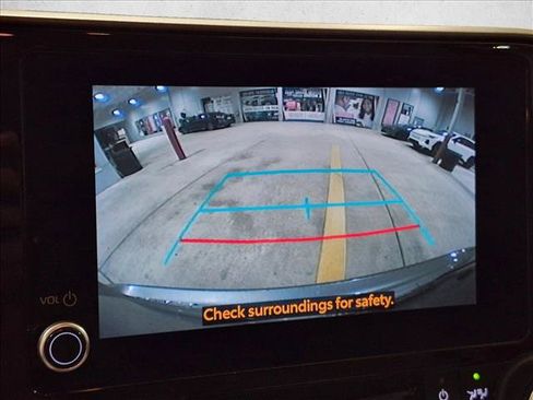 Used 2023 Toyota Highlander LE FWD image 13