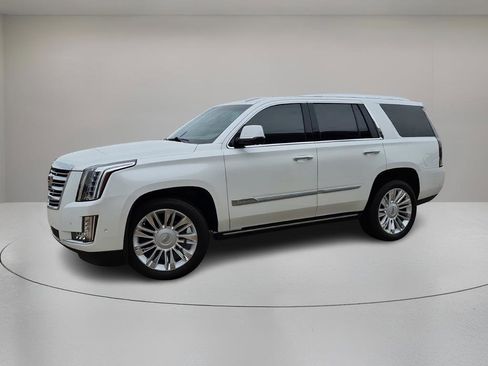 Used 2018 Cadillac Escalade Platinum image 3