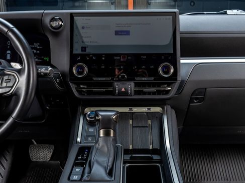 Used 2024 Lexus GX 550 w/ Accessory Package (Z1) AWD/4WD image 23