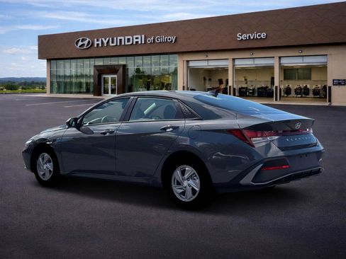 New 2026 Hyundai Elantra SE FWD image 4