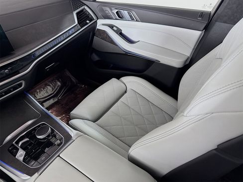 Certified 2023 BMW X7 xDrive40i w/ Premium Package image 25