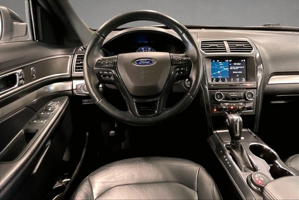 Used 2018 Ford Explorer XLT w/ Equipment Group 202A AWD/4WD image 9