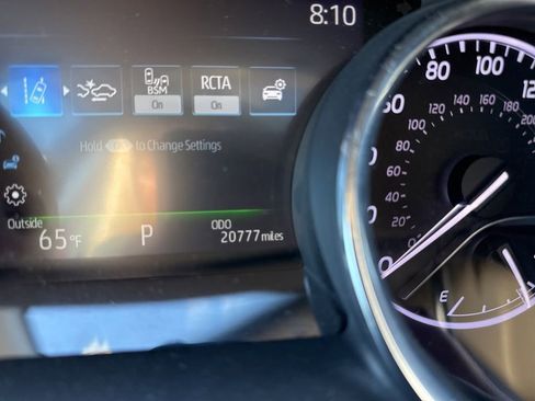 Used 2020 Toyota Camry XLE w/ Navigation Package FWD image 9