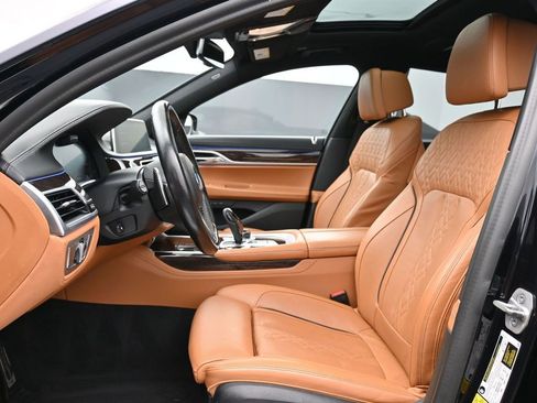 Used 2022 BMW 740i xDrive 740i xDrive w/ M Sport Package image 10