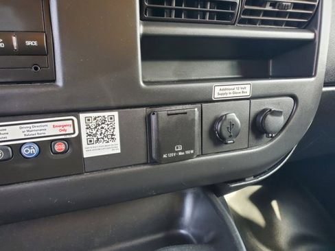 Used 2018 GMC Savana 3500 w/ Driver Convenience Package image 19