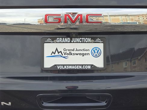 Used 2021 GMC Yukon SLT image 17