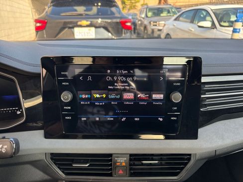 Used 2025 Volkswagen Jetta SE image 21