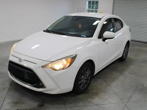 Used 2019 Toyota Yaris LE FWD image 4