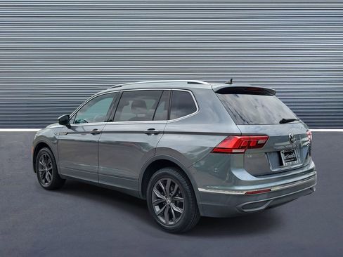 Used 2022 Volkswagen Tiguan SE w/ Panoramic Sunroof Package image 4