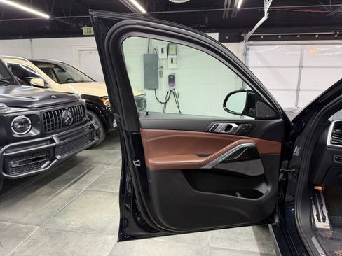 Used 2021 BMW X6 M50i image 20