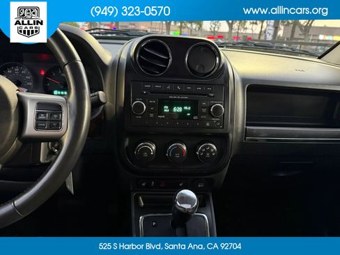 Used 2013 Jeep Compass Latitude w/ Sun/Sound Group FWD image 11