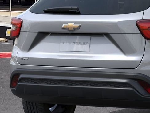 New 2026 Chevrolet Trax LS w/ LS Convenience Package FWD image 14
