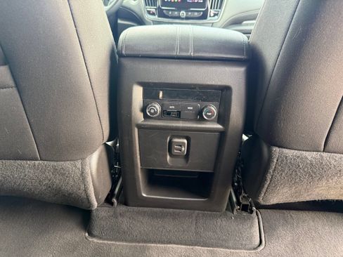 Certified 2023 Chevrolet Traverse LT FWD image 35