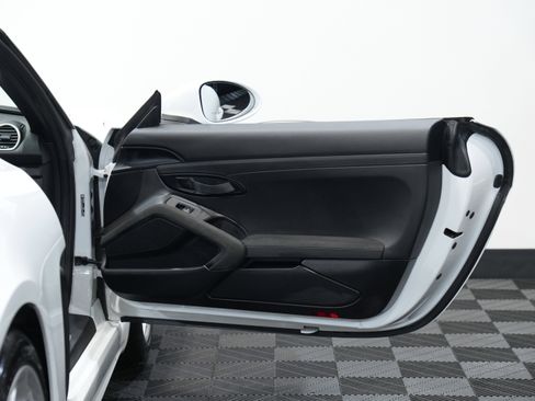 Used 2021 Porsche 718 Boxster Spyder image 28