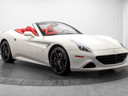 Used 2016 Ferrari California T RWD image 9