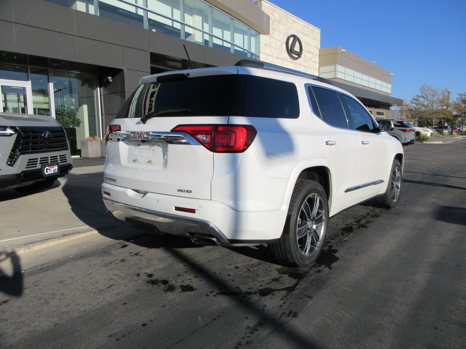 Used 2017 GMC Acadia Denali w/ Technology Package AWD/4WD image 11