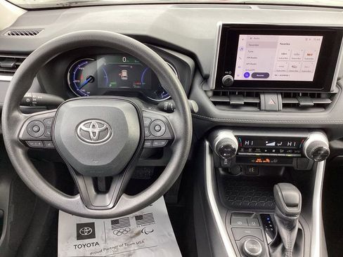 Used 2025 Toyota RAV4 XLE image 16