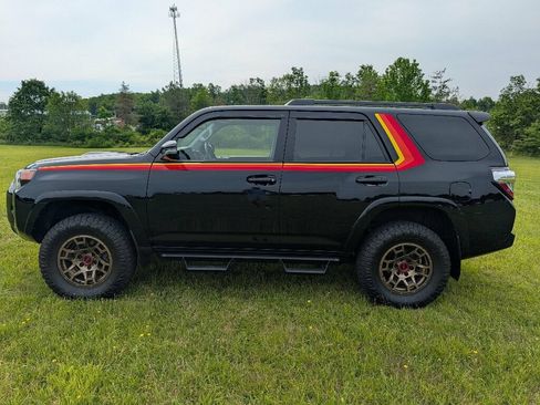 Used 2023 Toyota 4Runner 40th Anniversary SE AWD/4WD image 9