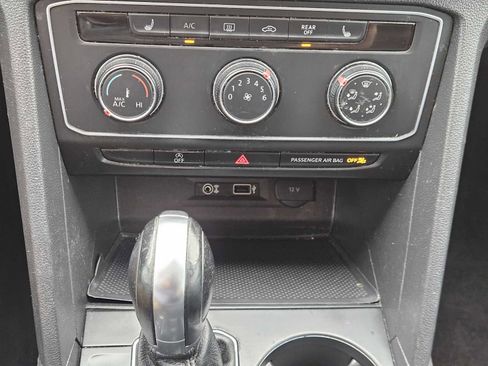 Used 2018 Volkswagen Atlas SE image 19