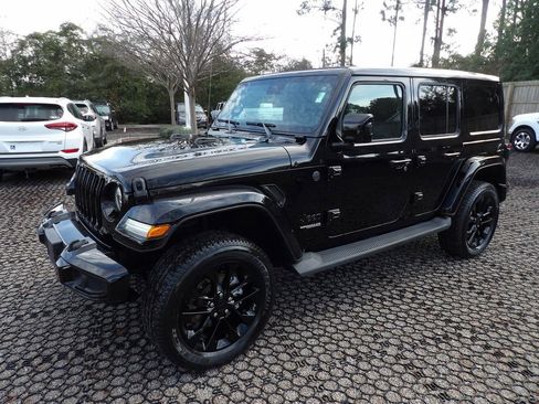 Used 2021 Jeep Wrangler Unlimited Sahara image 3