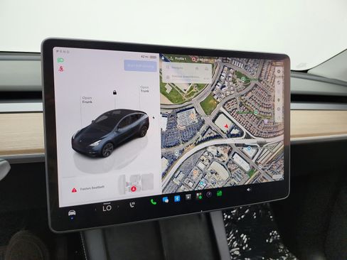 Used 2025 Tesla Model Y Long Range RWD image 9