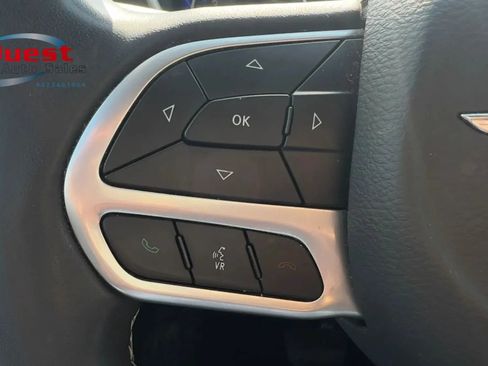 Used 2022 Chrysler Voyager LX FWD image 39