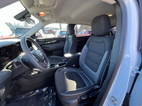 Used 2025 Chevrolet TrailBlazer LT w/ Driver Confidence Package image 36