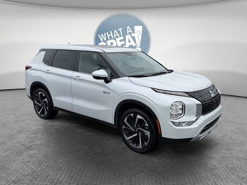 Used 2025 Mitsubishi Outlander SE AWD/4WD image 1