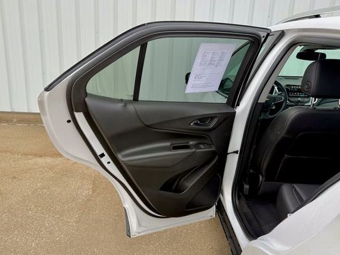 Used 2018 Chevrolet Equinox Premier image 12