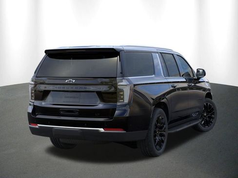 New 2026 Chevrolet Suburban LT image 5