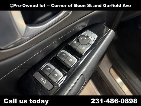 Used 2023 Kia Sorento SX AWD/4WD image 16