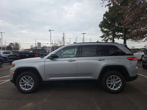 New 2026 Jeep Grand Cherokee Laredo X image 2