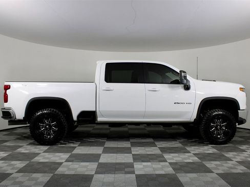 Used 2021 Chevrolet Silverado 2500 LT w/ Fleet Comfort Package image 10