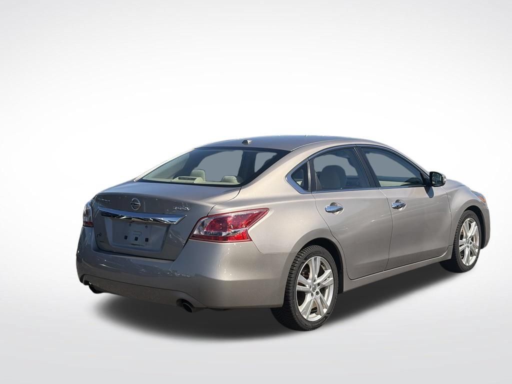 Used 2013 Nissan Altima 3.5 SV w/ Navigation Pkg FWD image 6