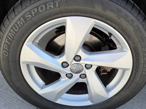 Used 2019 Audi Q3 2.0T Premium w/ Convenience Package AWD/4WD image 10