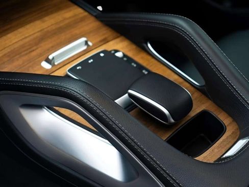 Used 2024 Mercedes-Benz GLE 450 4MATIC w/ Winter Package image 68