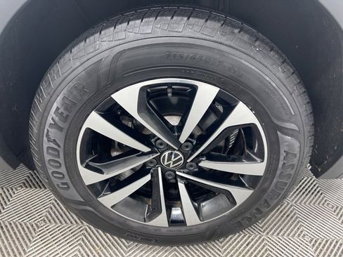 Used 2024 Volkswagen Tiguan S image 10