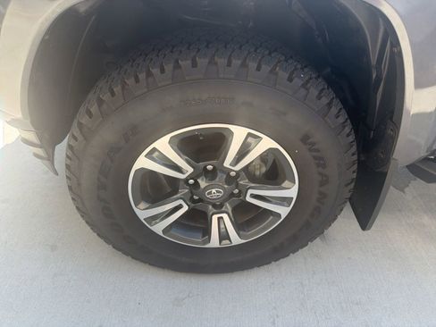 Used 2019 Toyota Tacoma TRD Sport AWD/4WD image 20