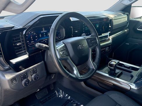 Used 2023 Chevrolet Silverado 1500 LT Trail Boss w/ Convenience Package II AWD/4WD image 9