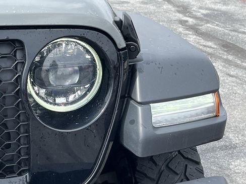 Used 2023 Jeep Wrangler Unlimited w/ Sun & Screen Package image 10