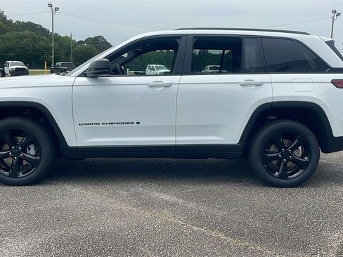 New 2025 Jeep Grand Cherokee Limited w/ Black Appearance Package image 5