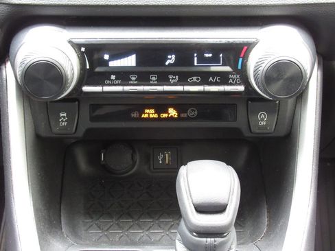Used 2023 Toyota RAV4 LE AWD/4WD image 28