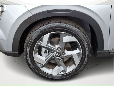 Used 2025 Hyundai Venue SEL FWD image 8