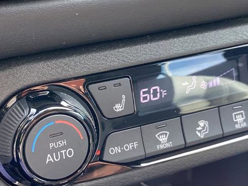 Used 2023 Nissan Kicks SR w/ SR Premium Package FWD image 28