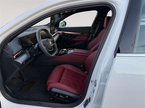 Certified 2025 BMW i5 xDrive40 w/ M Sport Package image 9