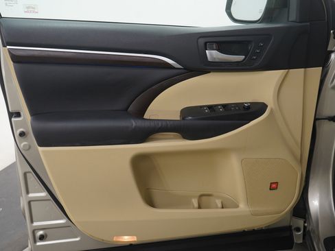Used 2015 Toyota Highlander Limited Platinum image 22