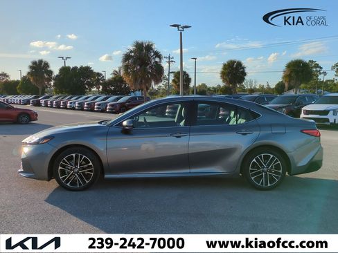 Used 2025 Toyota Camry XLE image 8